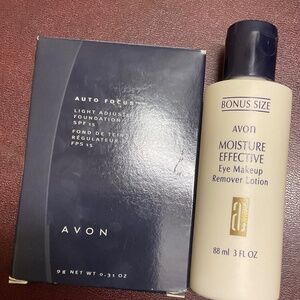 AVON Auto Focus Light Adjusting Foundation SPF 15 Almond Beige and Moisture